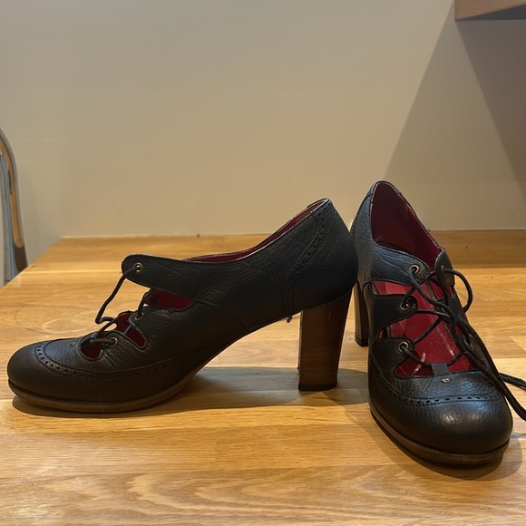TO & CO laced leather heels (size 38.5) - Picture 2 of 11